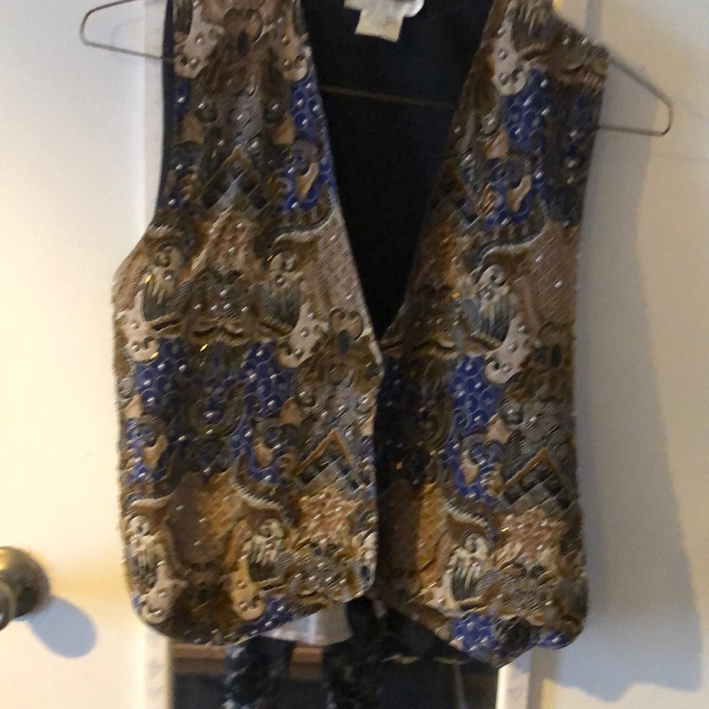 Ladies vest. Brand: Nouveau Monde